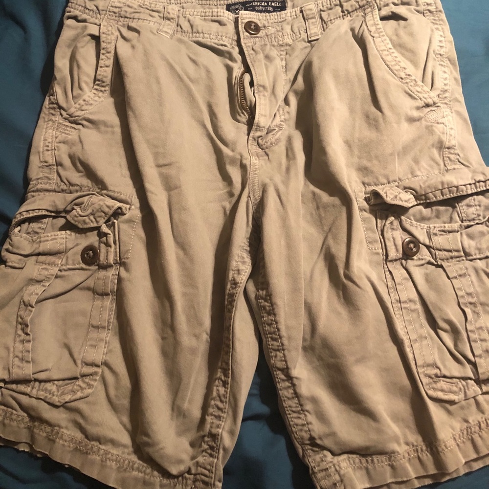 Men’s American Eagle cargo shorts